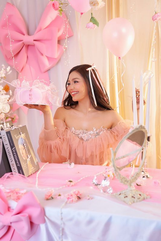 Coquette Dream Korean-style birthday photoshoot sample at Cielo Studio Makati